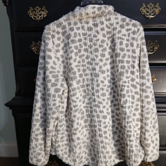Gray/off-white faux fur pullover by Discount Divas Boutique - large - Picture 3 of 5